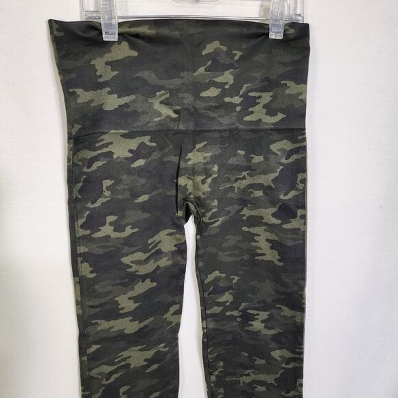 Spanx Women Cropped Leggings Size Medium Look At Me Now Seamless Sage Green Camo - Picture 4 of 8